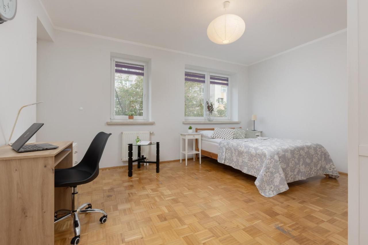 Studio Bielany With Home Office Near Metro Station By Noclegi Renters Warszawa Zewnętrze zdjęcie