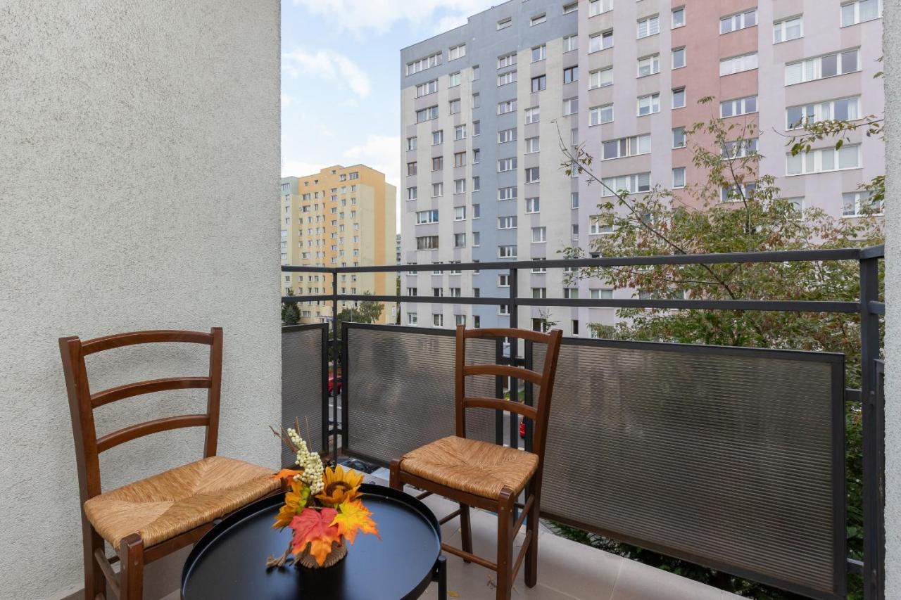 Studio Bielany With Home Office Near Metro Station By Noclegi Renters Warszawa Zewnętrze zdjęcie