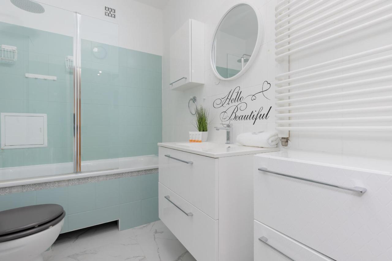 Studio Bielany With Home Office Near Metro Station By Noclegi Renters Warszawa Zewnętrze zdjęcie