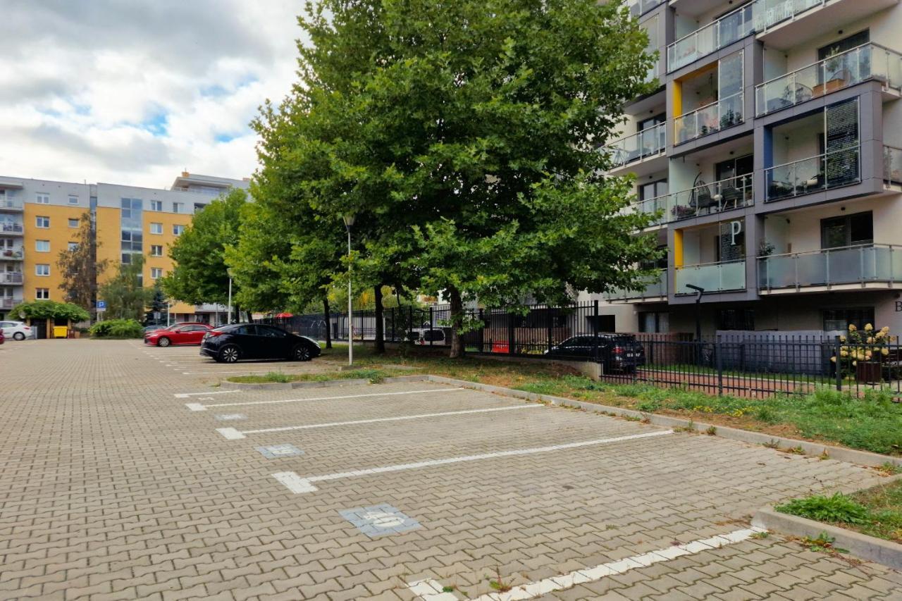 Studio Bielany With Home Office Near Metro Station By Noclegi Renters Warszawa Zewnętrze zdjęcie